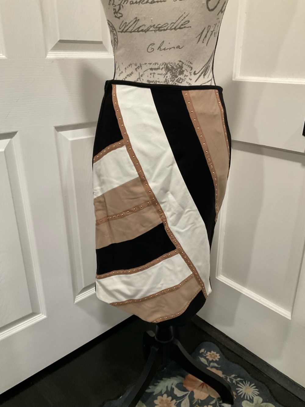 WHITE HOUSE BLACK MARKET STUDDED COLOR BLOCK SKIRT - Picture 8 of 8